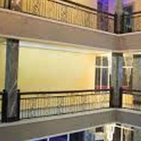 Room In Lodge - Hampton Towers Spa Асаба Екстериор снимка
